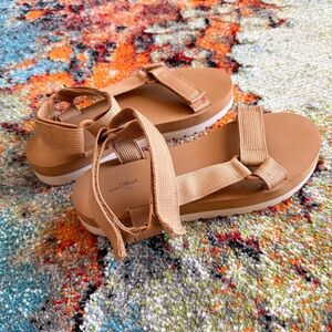 Tan Platform Sport Sandals Strappy Velcro Style